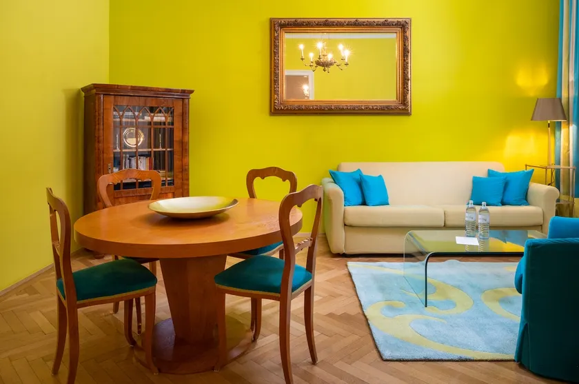 Elegant Deluxe Suite in Vienna's Historic Center - Image 1