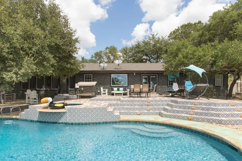 Four Bedroom Ranch Retreat with a Stunning Pool - Image 1