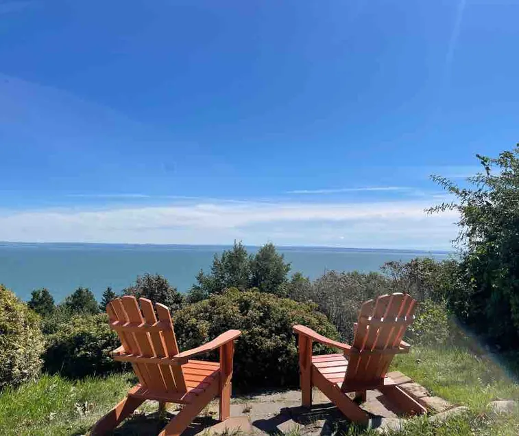 Lovely villa with superb views of the river. - Image 1