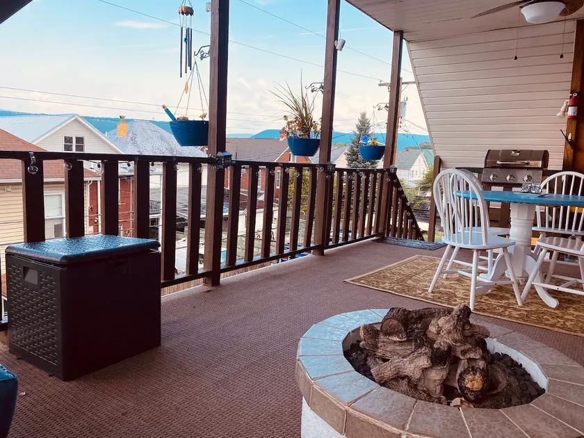 Romantic condo with a view in historic Cumberland - Image 1