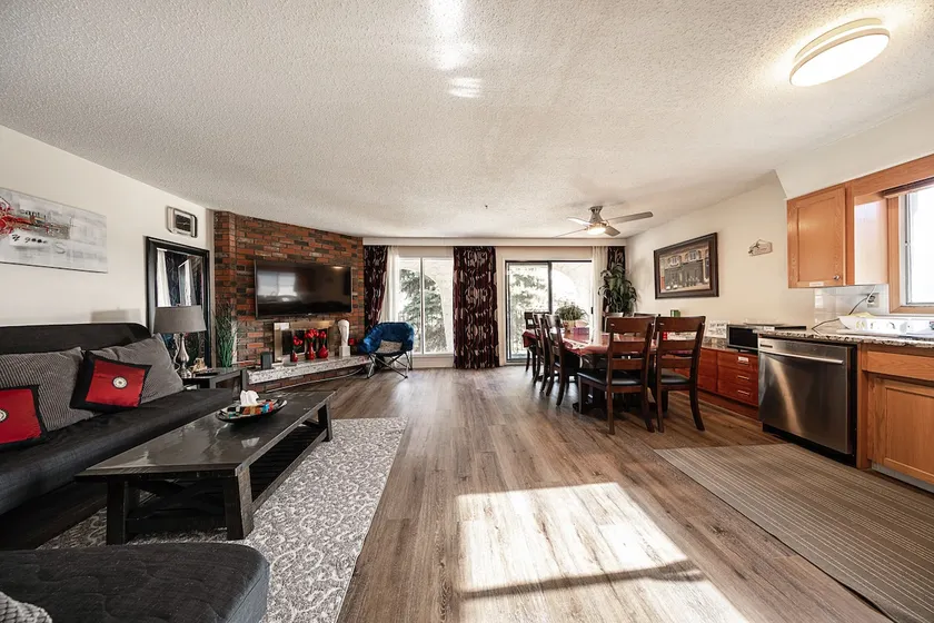 2400 SF House/6 BR/12 Beds/4 BA/sleeps 16 w/AC - Image 1