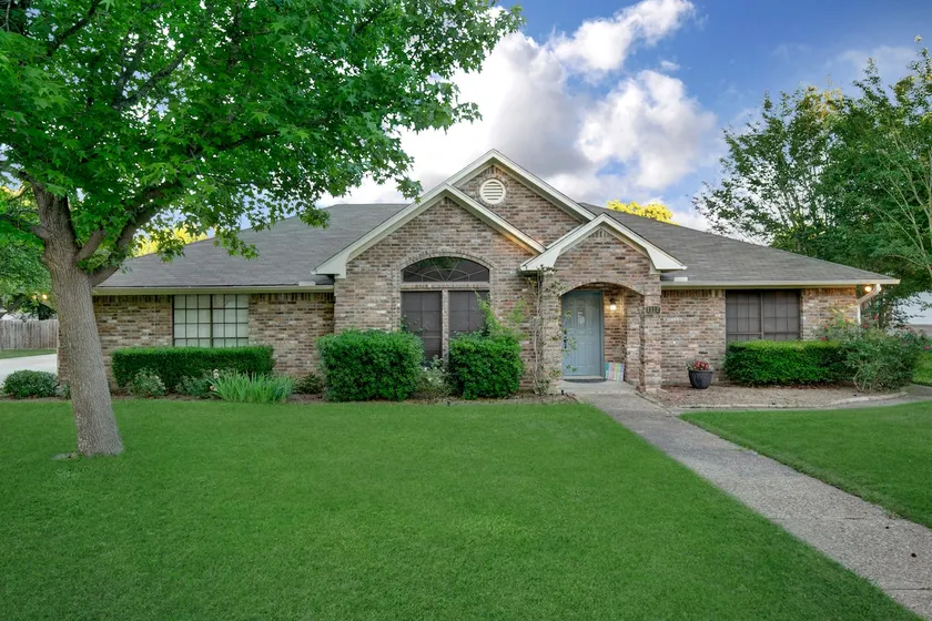 Waco Home-Away-From-Home - Image 1