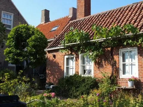 Cozy studio in garden - Image 1