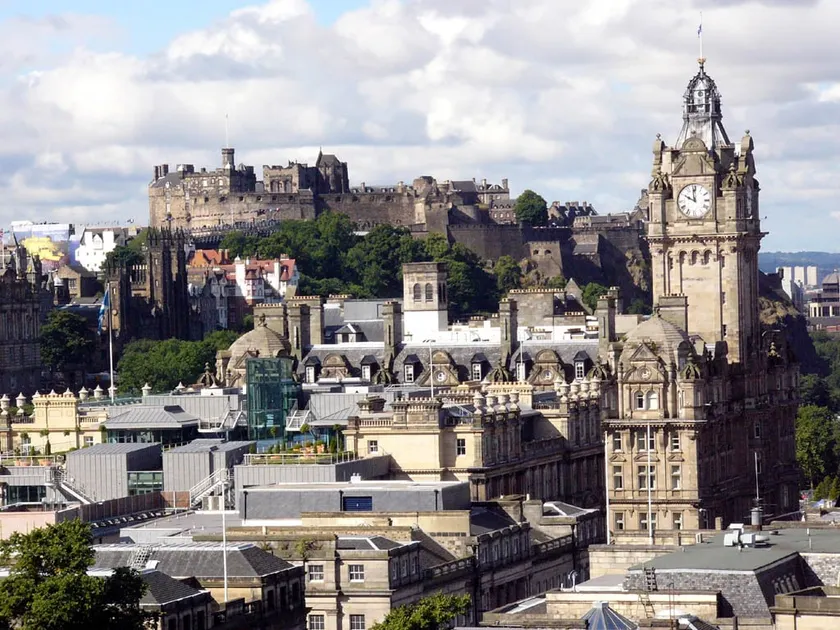 2 Bedroom Apartment on Royal Mile - Image 1