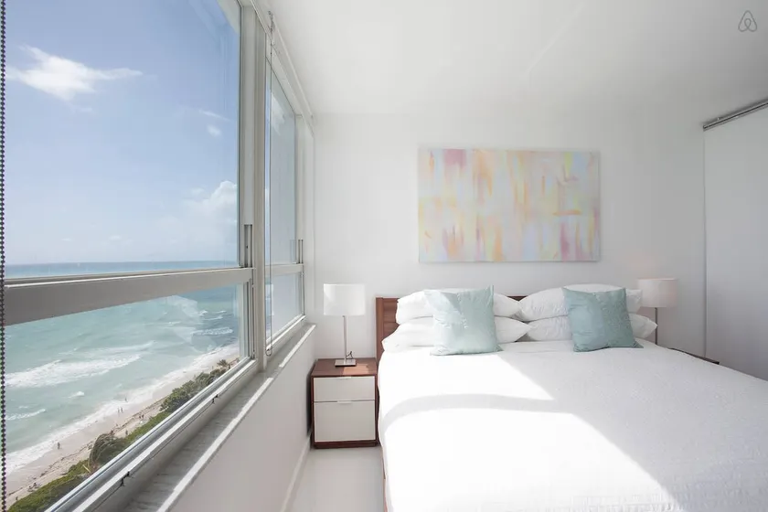 New 16th Floor Beachfront 180º Oceanview Apartment - Image 1