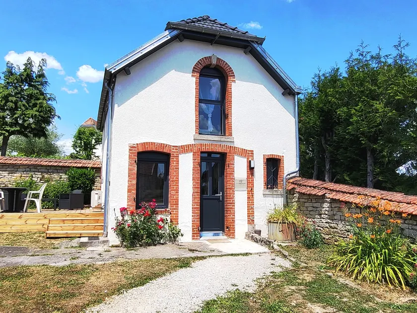 Maisonette near Vesoul city center/parking - Image 1
