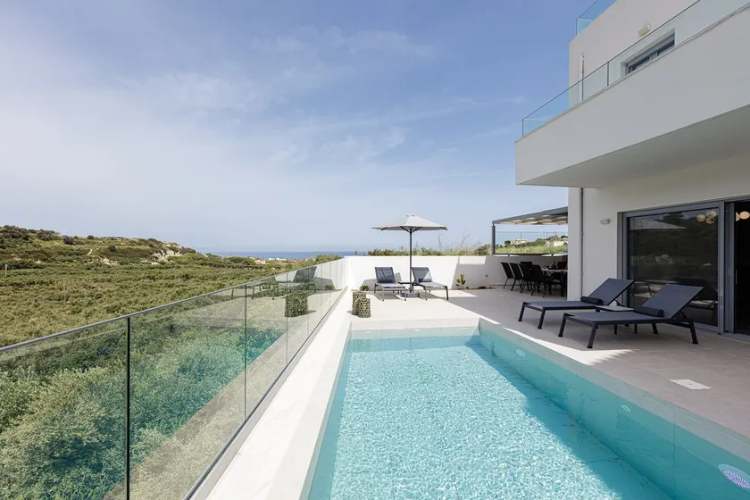 Blue Aura Villa, eclectic retreat with Pool & BBQ, Close to the beach - Image 1