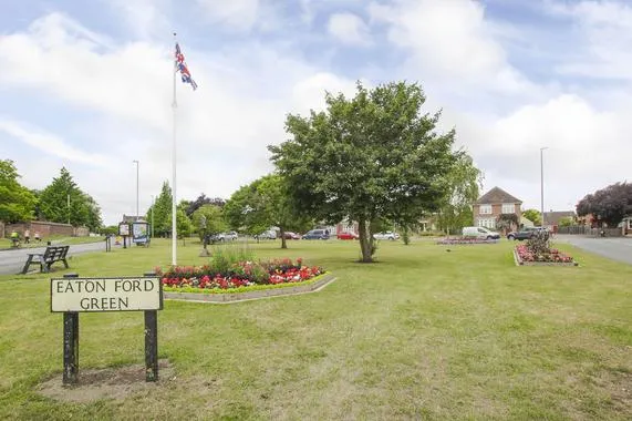 2 Bedroom Apartment St Neots Riverside Park Area - Image 1