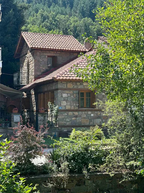 Urban River House - Image 1