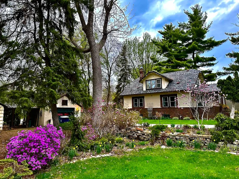 Charming 1927 Craftsman Cottage - Image 1