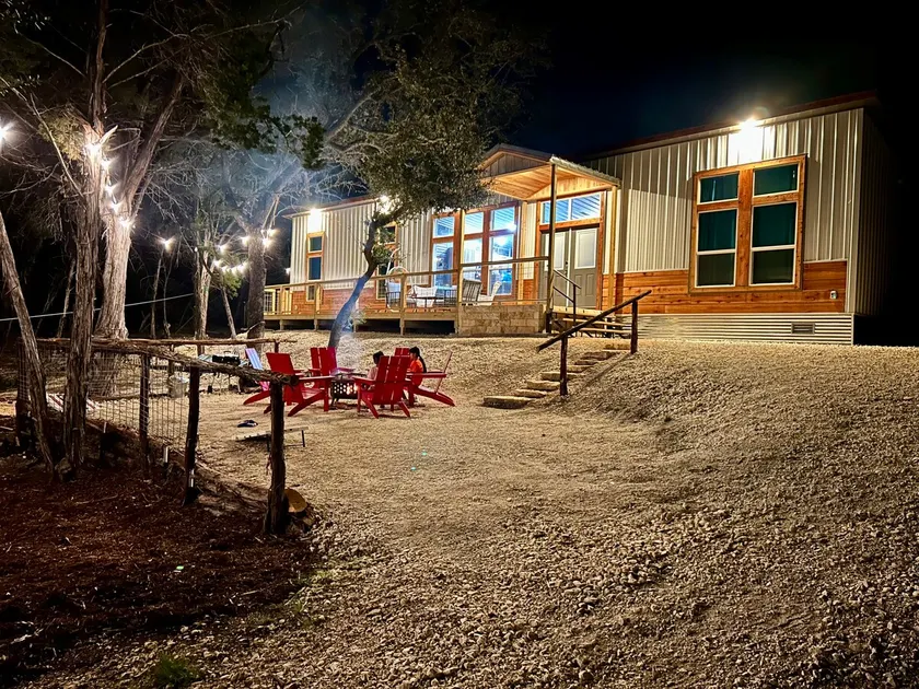 Three Oaks Cabin - Image 1