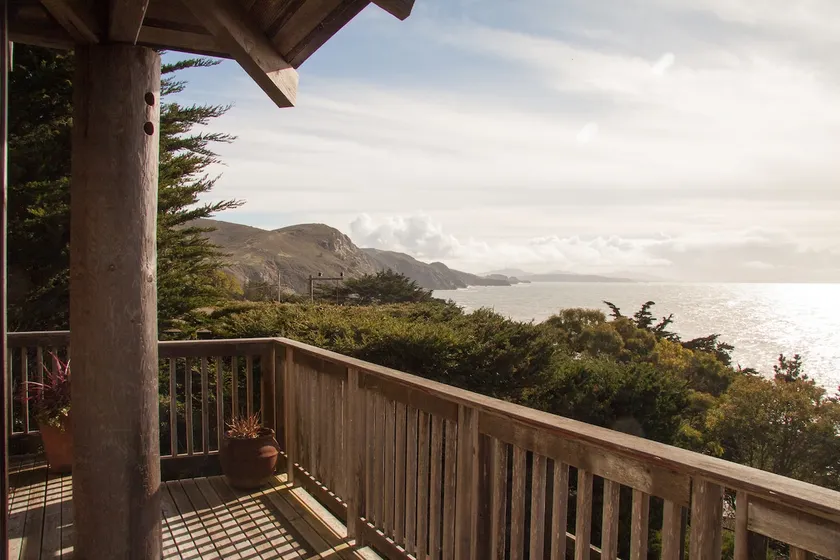 Muir Beach's Haiku House with Dramatic Ocean Views - Image 1