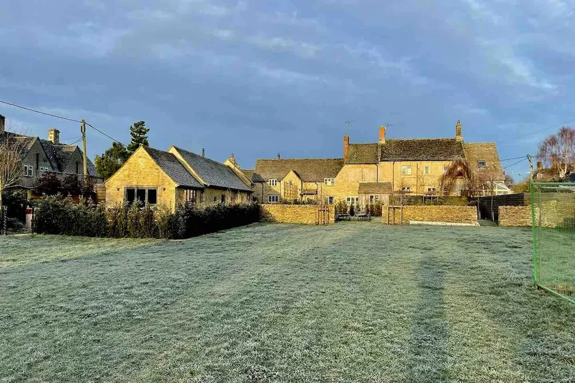 Luxury Cotswolds Barn w Hot tub -Nr Farmers Dog - Image 1