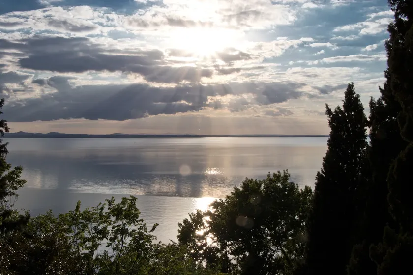 Terrace on the Lake - Image 1