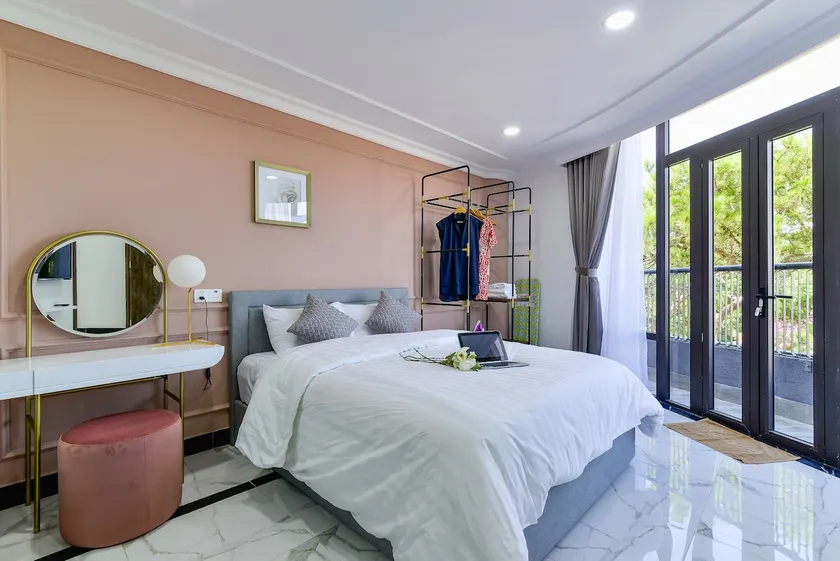 [APT 2BR Suite] – 5-Star Standard, Near Lake, Kitchen, Balcony - Image 1