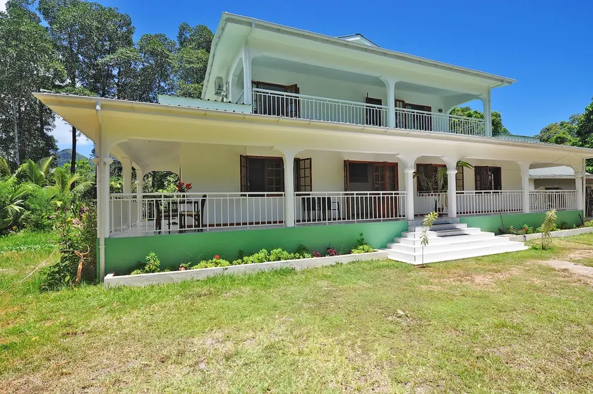 Petie Baie Superior Villa - Image 1