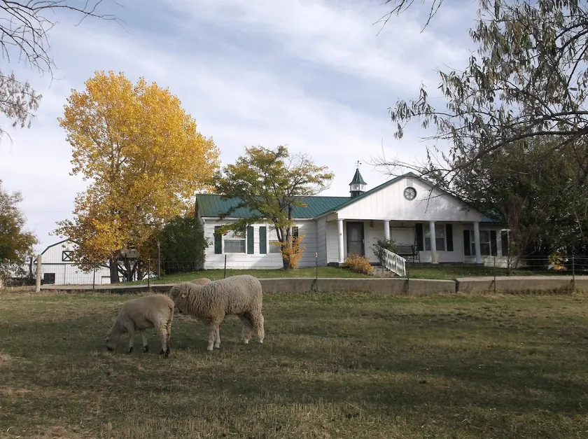 Entire Guest Suite At Willow Tree Country Inn - Image 1