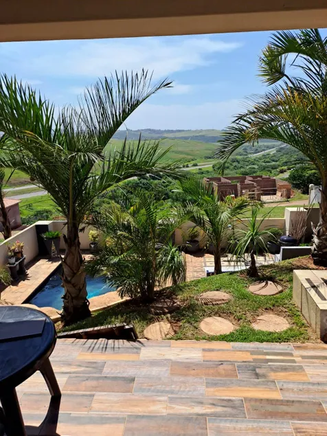 Cosy Apartment in a class Estate - Illovo Beach - Image 1
