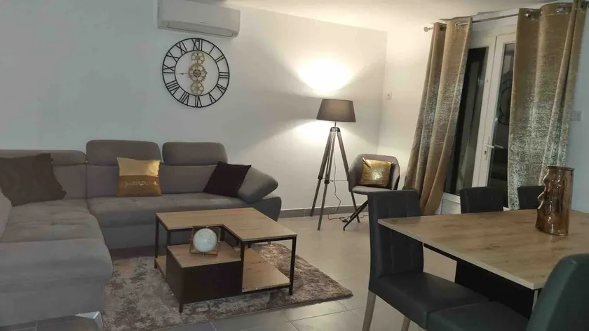 apartment located in a pavilion - Image 1