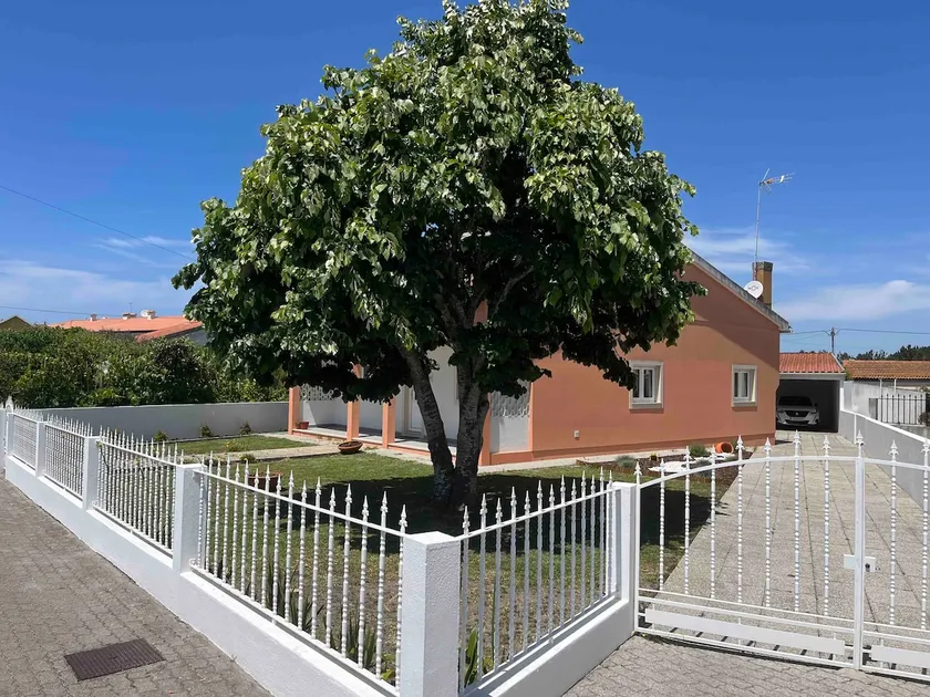 Cheerful villa in the center of Vila da Tocha. - Image 1