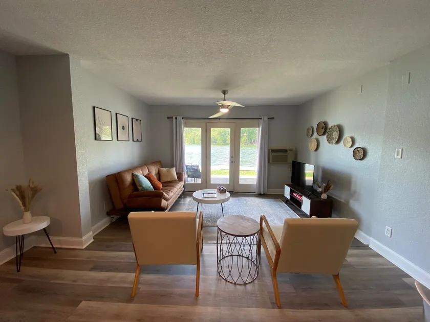 Stunning lake condo with AMAZING lake views. Just a fews miles from downtown.   - Image 1