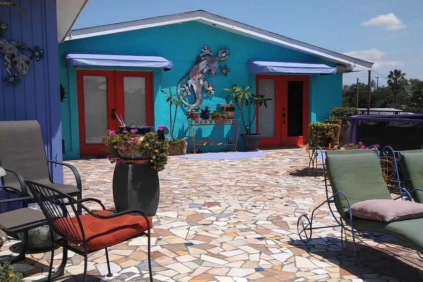 Casa Lozano Guesthouse and Gardens - Image 1
