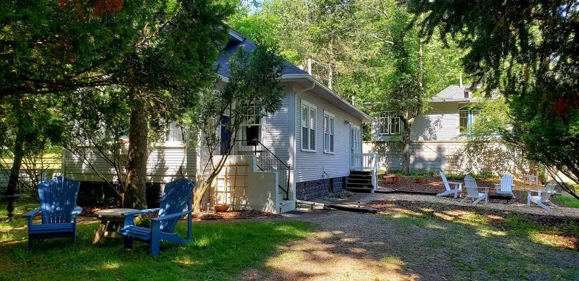 Beach Bird Cottage- 5min walk to the lake! 3BR/1BA - Image 1