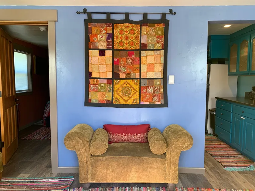The Baker City Jewel Box- A Dog Friendly Art House - Image 1