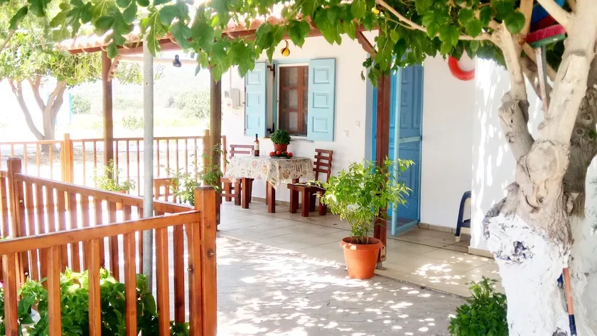 Velanidia beach house 10m from sea - Image 1