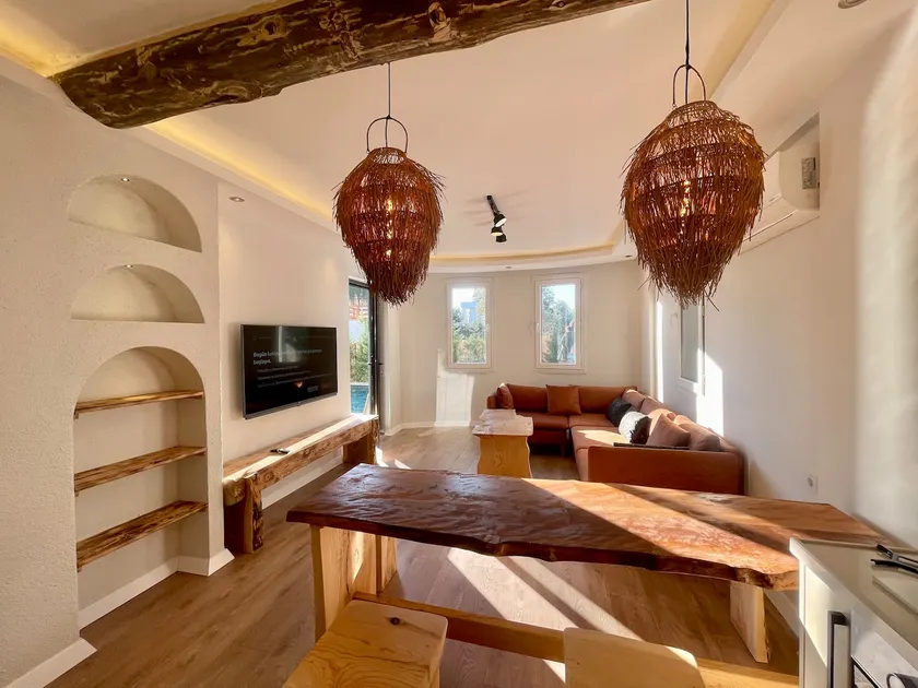 Beach house with pool in Fethiye - Image 1