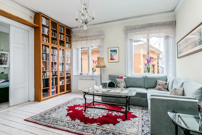Timeless 2BR Apartment in the Old Town - Image 1
