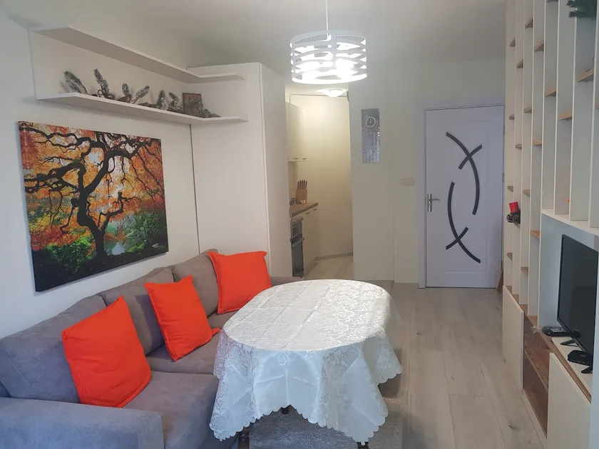 Attractive location, quiet and clean. - Image 1