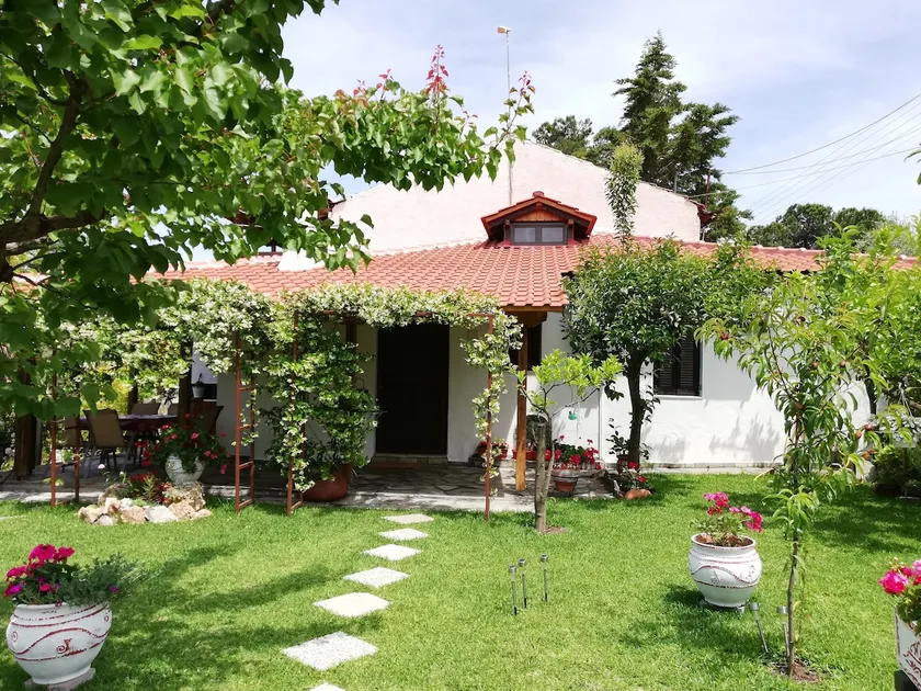 House with garden near the sea! - Image 1
