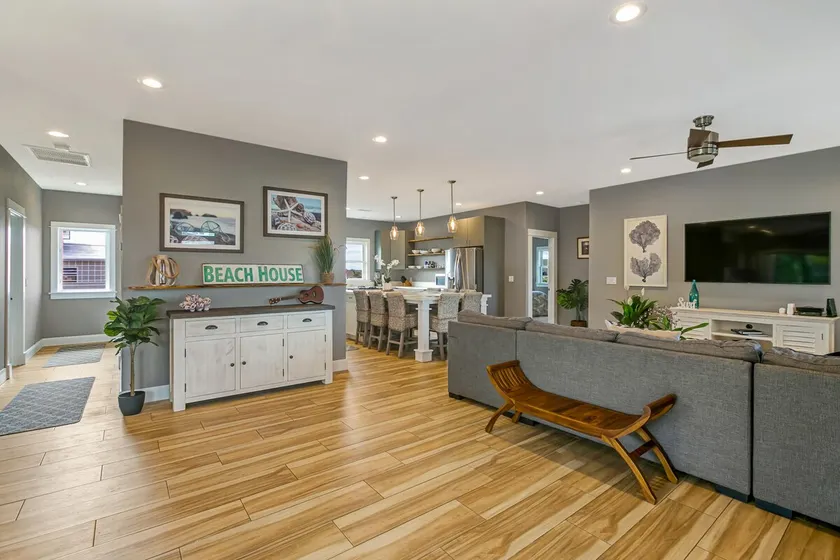 Private Beach Home, Sleeps 8, A/C, Game Room - Image 1