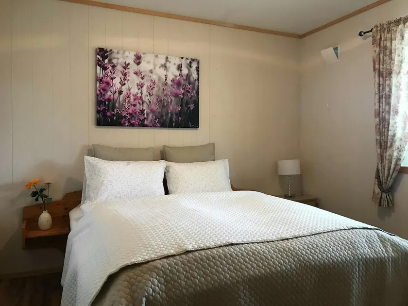 One bedroom at Hanuna's Basement, Rosendal - Image 1
