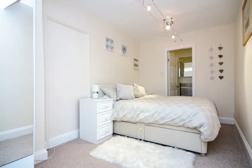 Double Bedroom Flat- Burntwood - Image 1