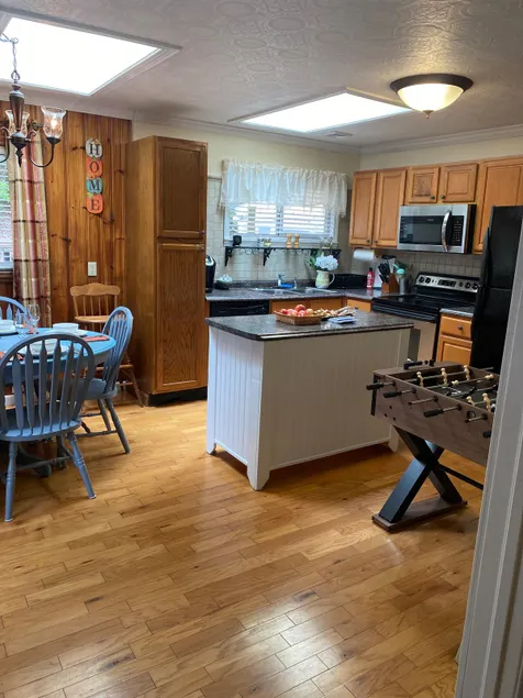 2 minute drive to downtown, Pet Friendly - Image 1