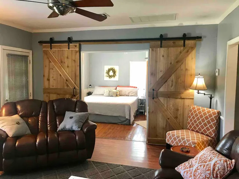 Cozy Cowboy Cottage - weekly and monthly discounts - Image 1