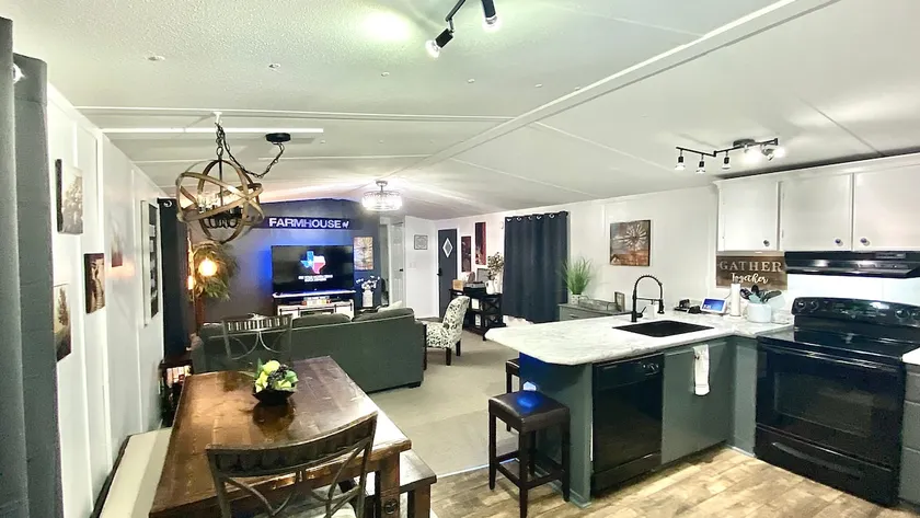 Relaxing 3 bed 2 bath home at Cedar Creek Lake - Image 1