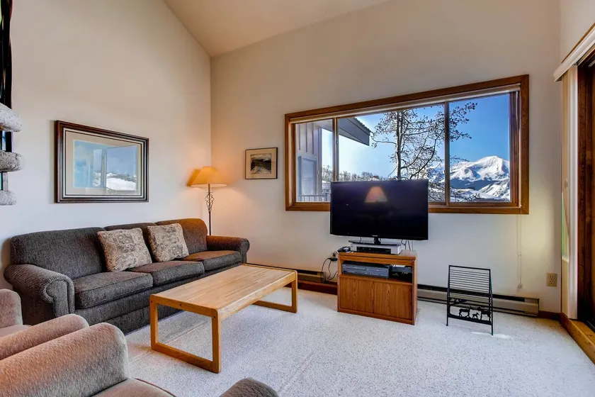 2 Br Buttes Condo- Breathtaking Views Of Mountain Range Condo - Image 1