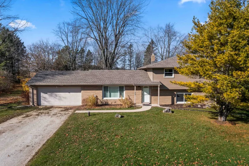 Peaceful 3 Bed home w/ Farm View by Lake Michigan - Image 1