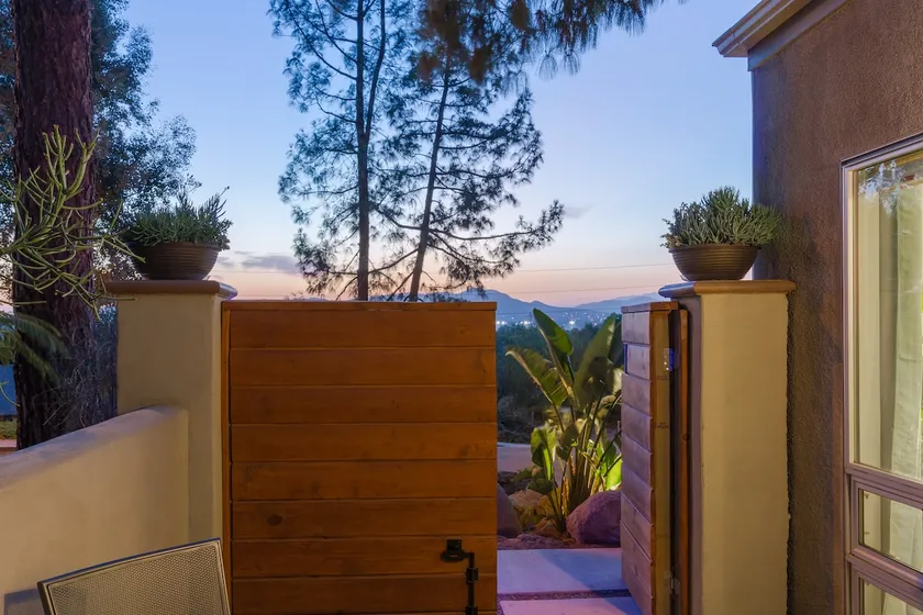 Paradiso RETREATwith private PATIO/VIEWS - Image 1