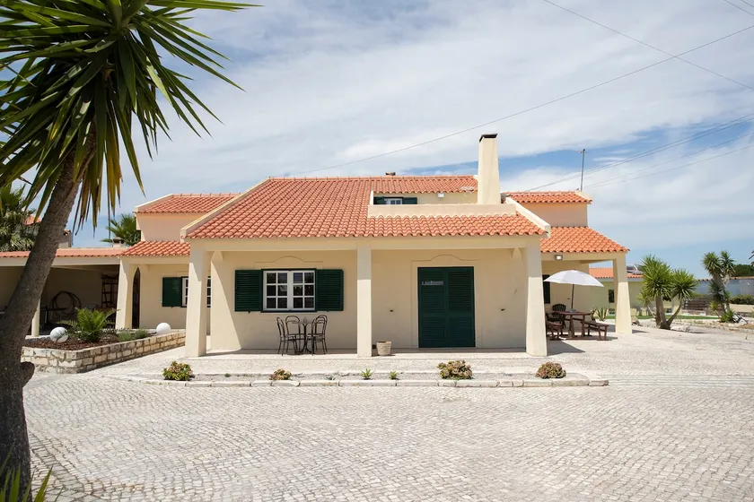 Vacation home with pool, 50 minutes from Lisbon - Image 1