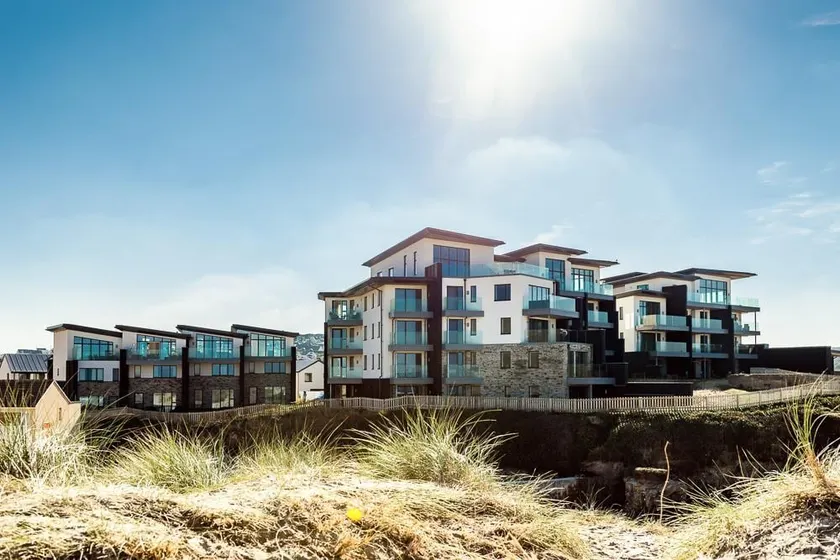 Lucky No. 13 Sunrise to Sunset Luxury Apartment - Image 1