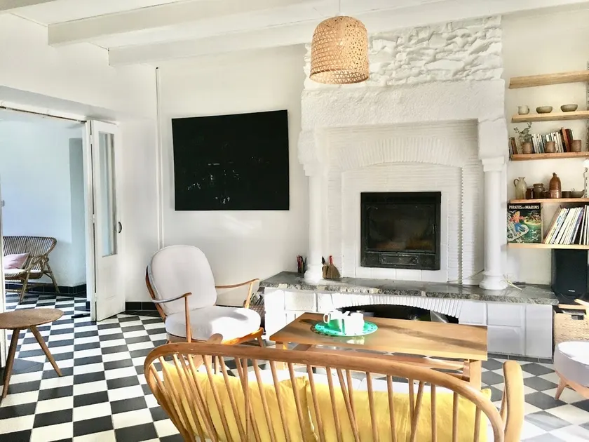 Holiday home, close to beaches and GR34 - Image 1