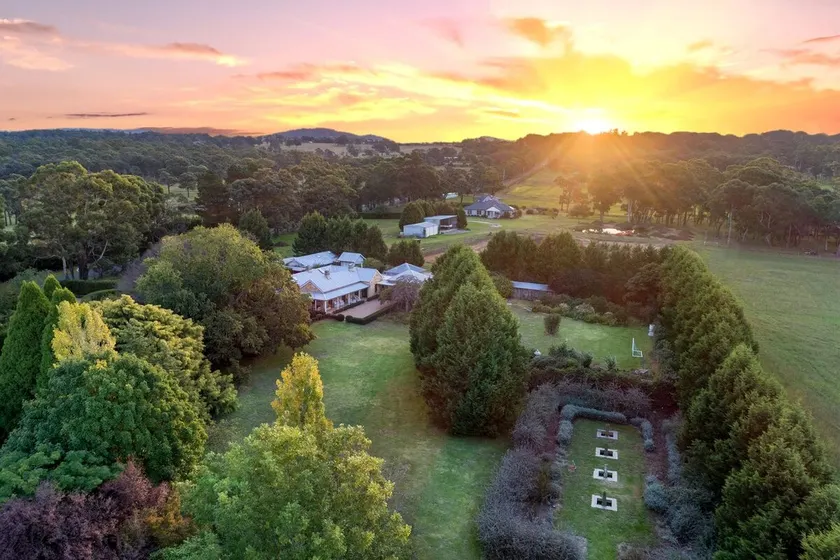 Aylmerton House and Cottage for 14 Southern Highlands - Image 1
