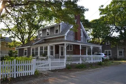 Beach house - access to both ocean and Main St - Image 1