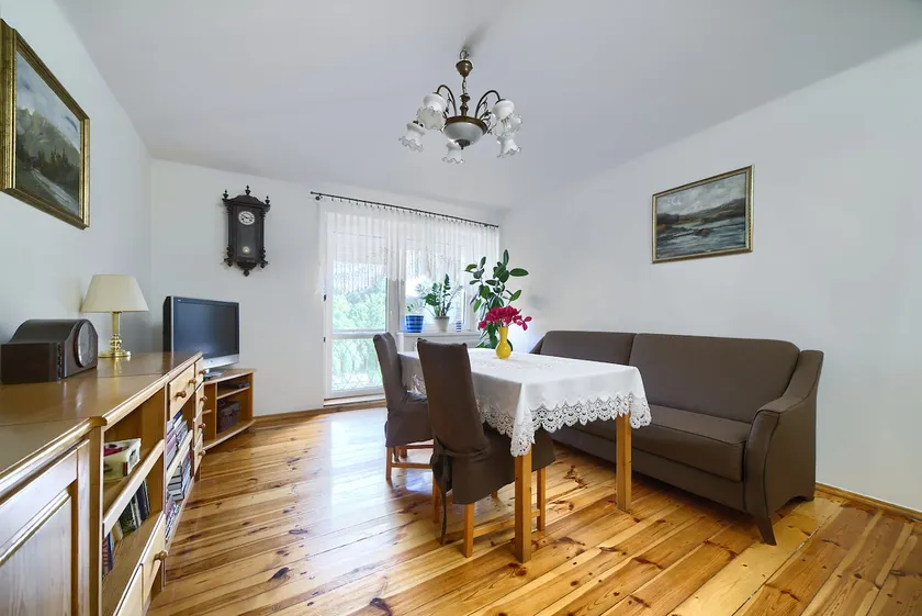 Sunny Apartment with Balcony | Parking | Lake View - Image 1