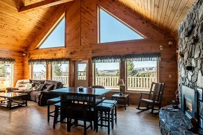 Broadleaf Mountain Chalet - Image 1