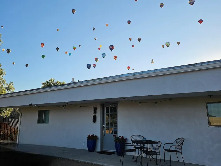 Newly remodeled guesthouse near balloon fiesta - Image 1